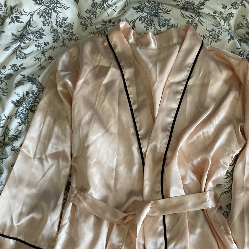 Silky Robe - Picture 2 of 3